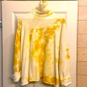 Yellow tied eye oversized Seeker turtle neck sweatshirt - SZ M - NEVER WORN